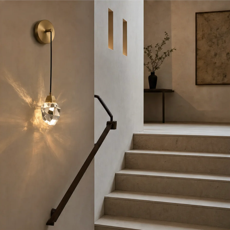 Crystal Rocks Single crystal wall light in a contemporary interior – image 2