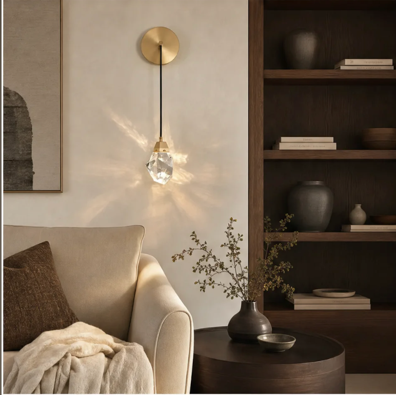 Crystal Rocks Single crystal wall light in a contemporary interior – image 3