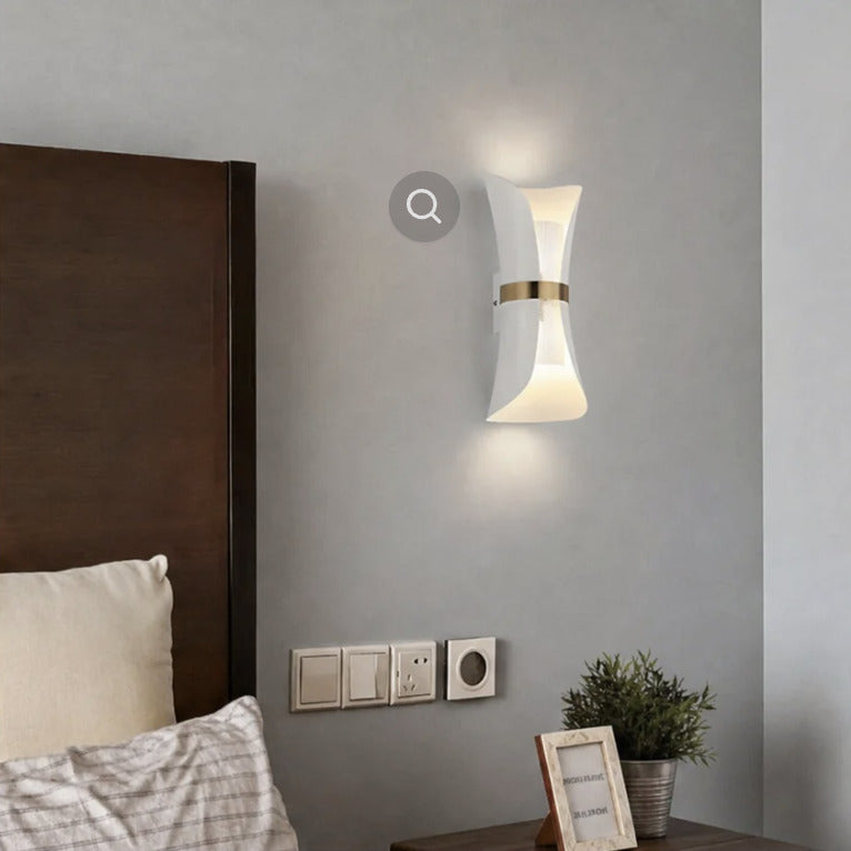 Angelica wall light by KAVORRI
