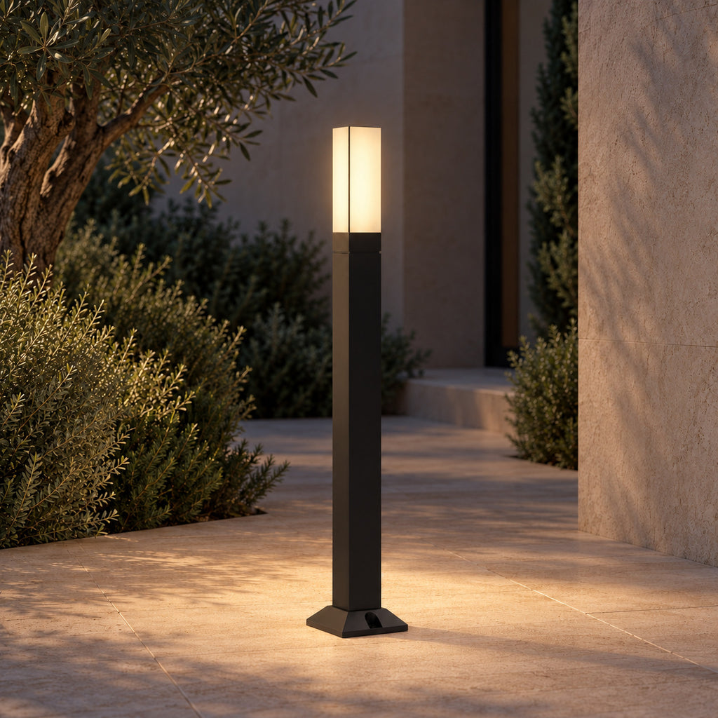 Rumi outdoor light – light on