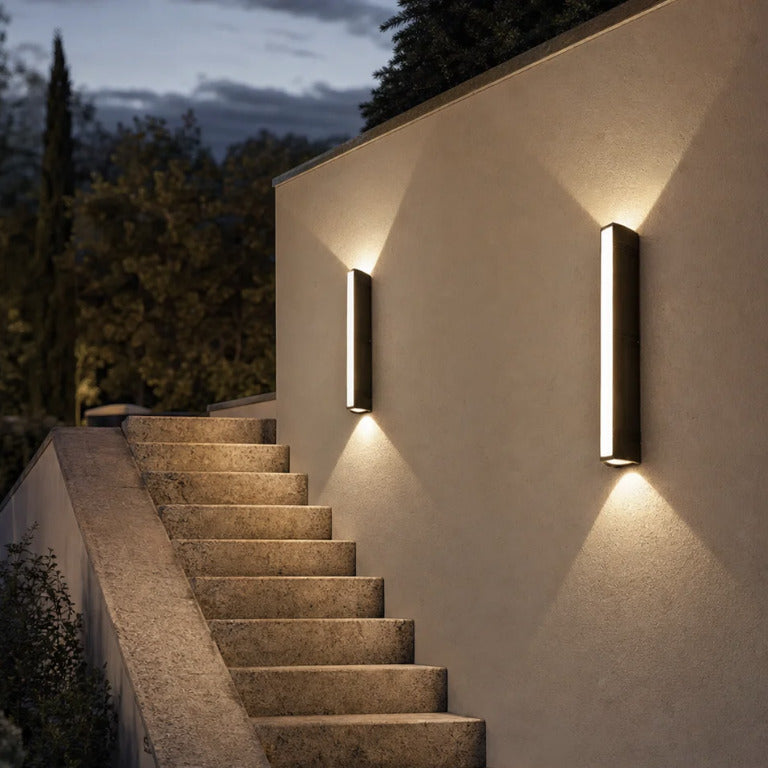 Slimline outdoor light by KAVORRI