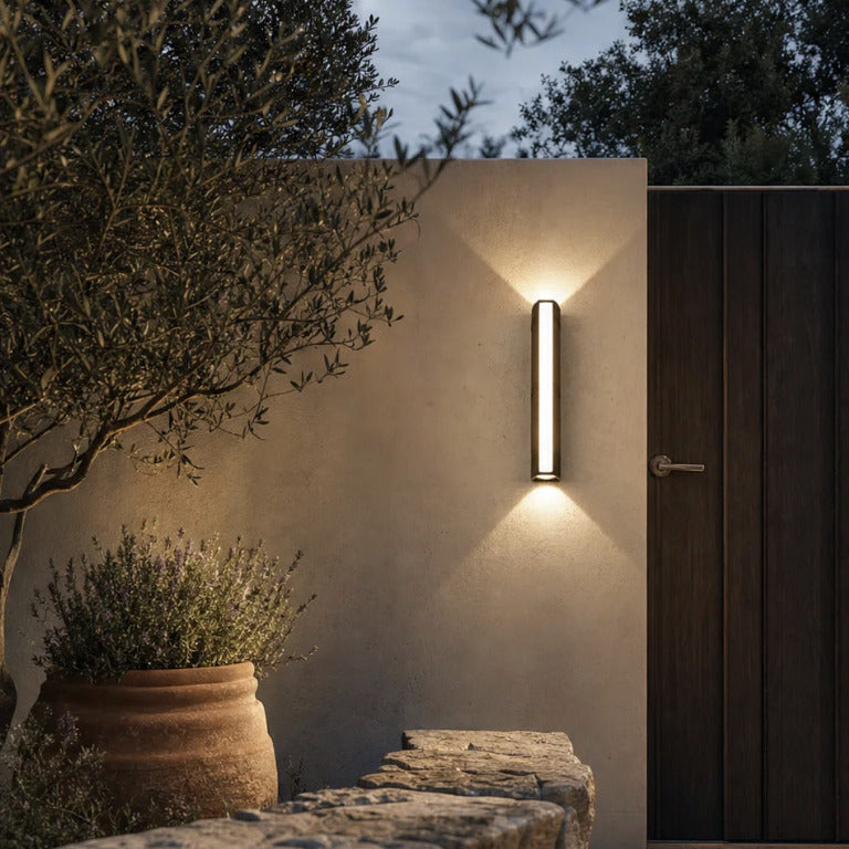 Slimline outdoor light by KAVORRI